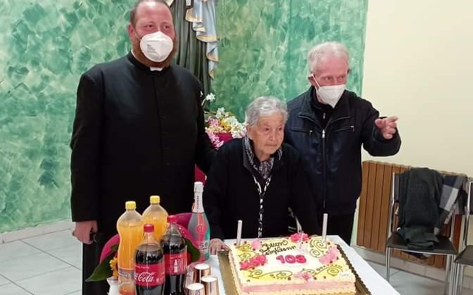 Racalmuto, festa per i 103 anni di nonna Francesca Liotta